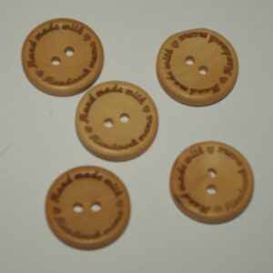 Houten knoop rond handmade with love
