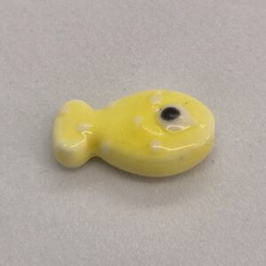 Kraal vis geel met blauwe stippen